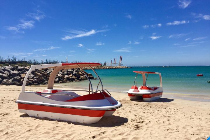 a boat sitting on top of a sandy beach